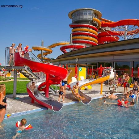Familien Chalet Mit Direktem Bademantelgang Zur Therme Lutzmannsburg Exteriör bild