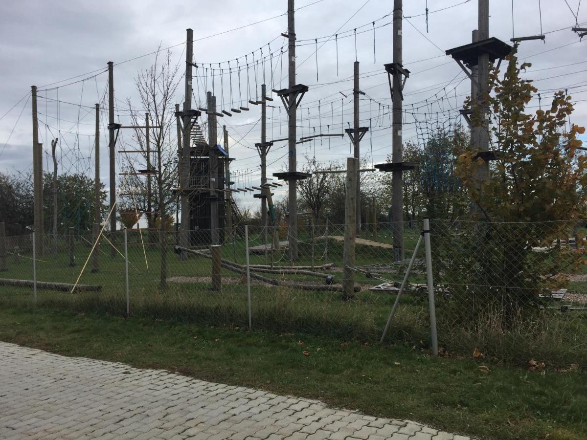 Familien Chalet Mit Direktem Bademantelgang Zur Therme Lutzmannsburg Exteriör bild